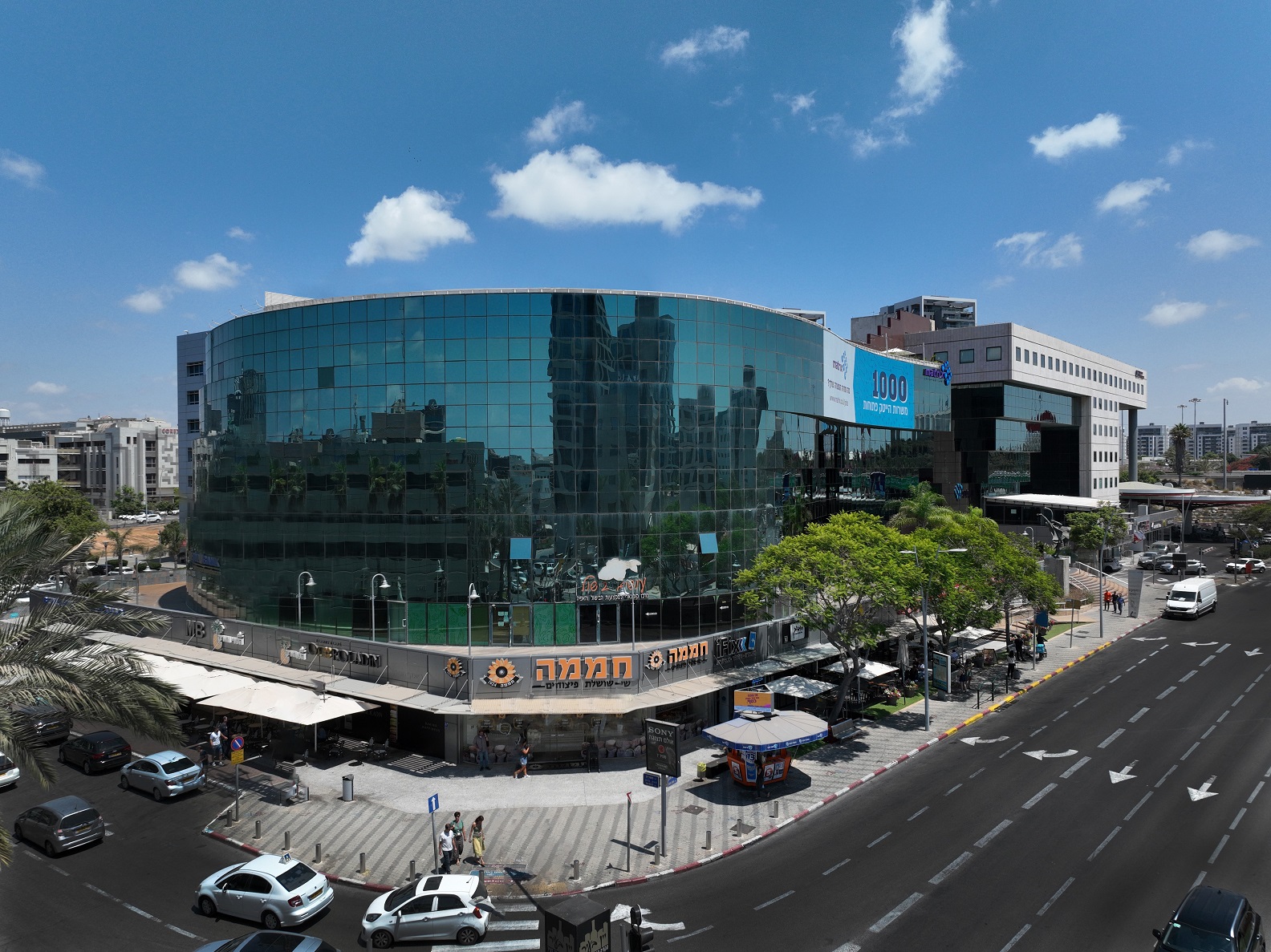 מרכזים 2001, כ- 250 מ"ר ברוטו, קומת מסחר עליונה