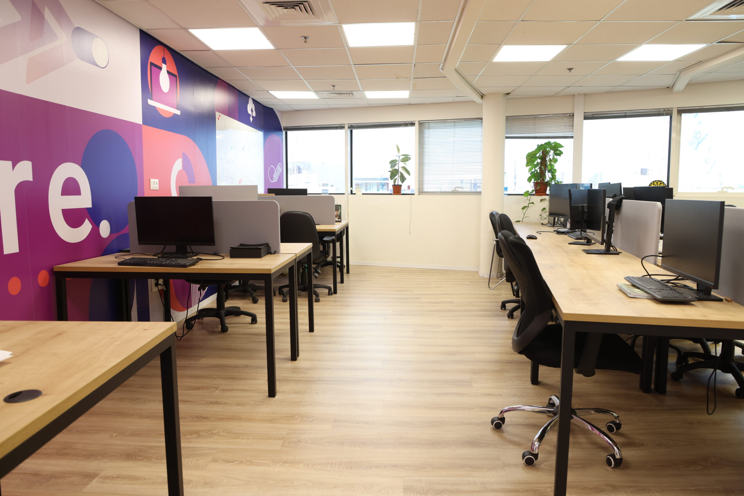 מעוף, כ- 1,300 מ