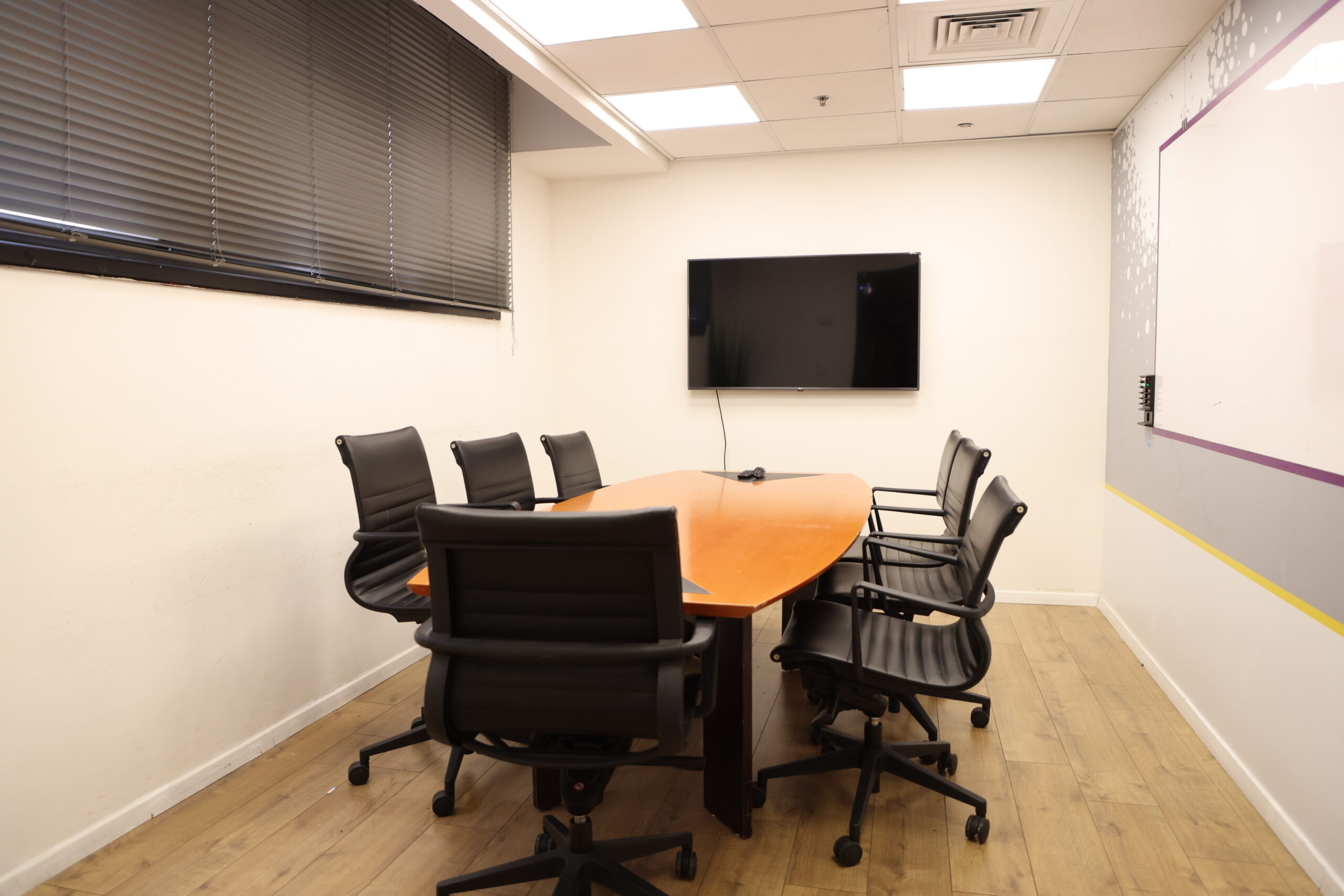 מרכזים 2000, כ- 685 מ