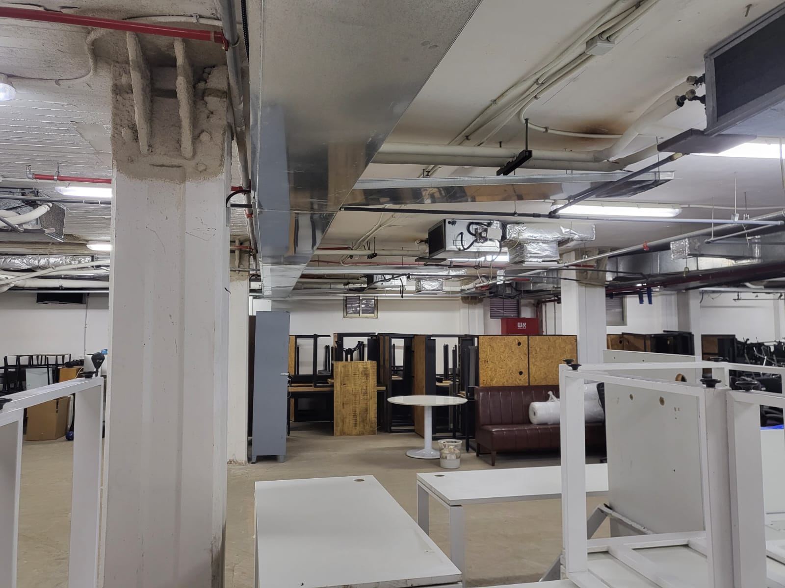 מרכזים 2000, מחסן כ- 322 מ