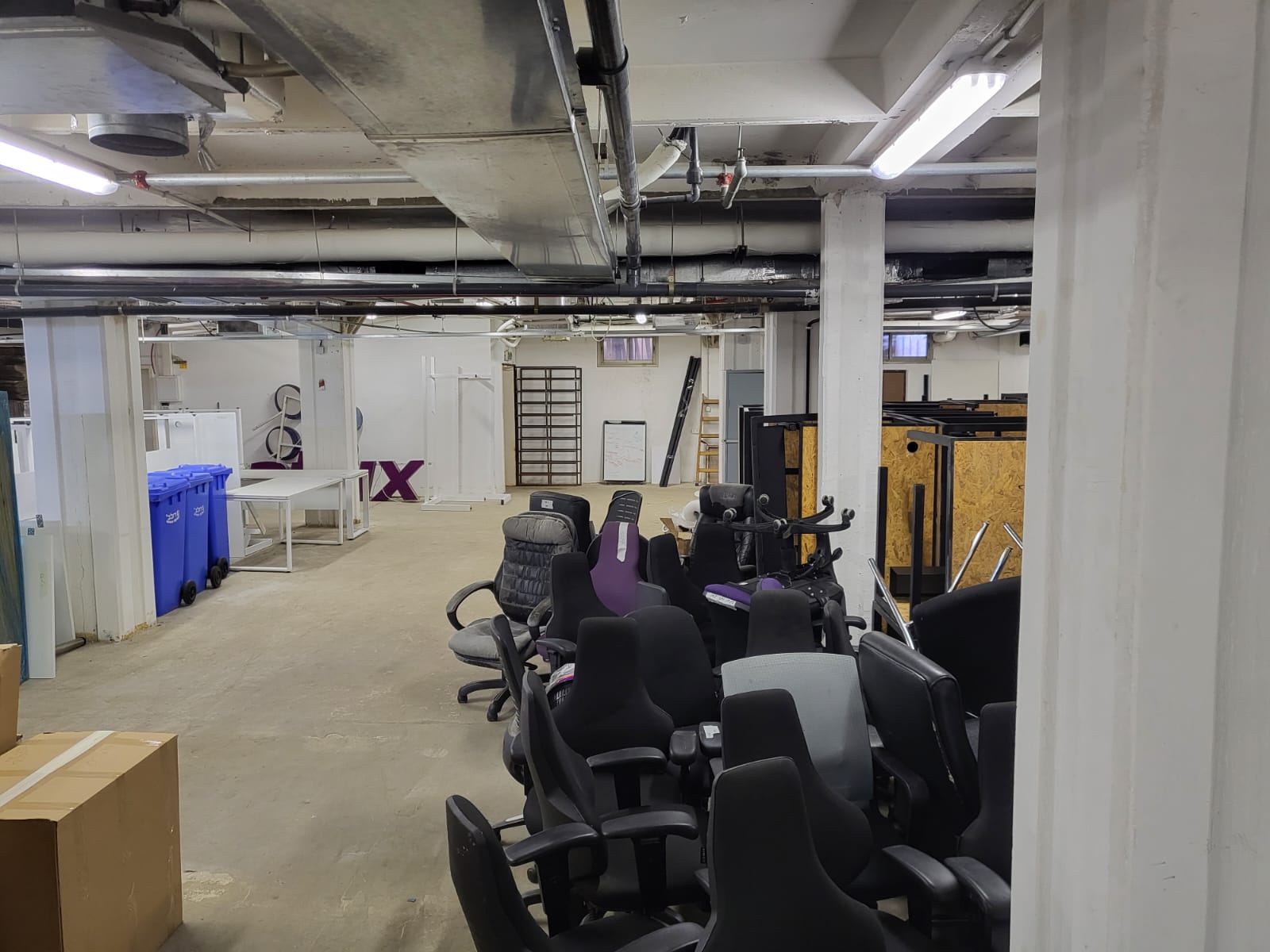 מרכזים 2000, מחסן כ- 322 מ