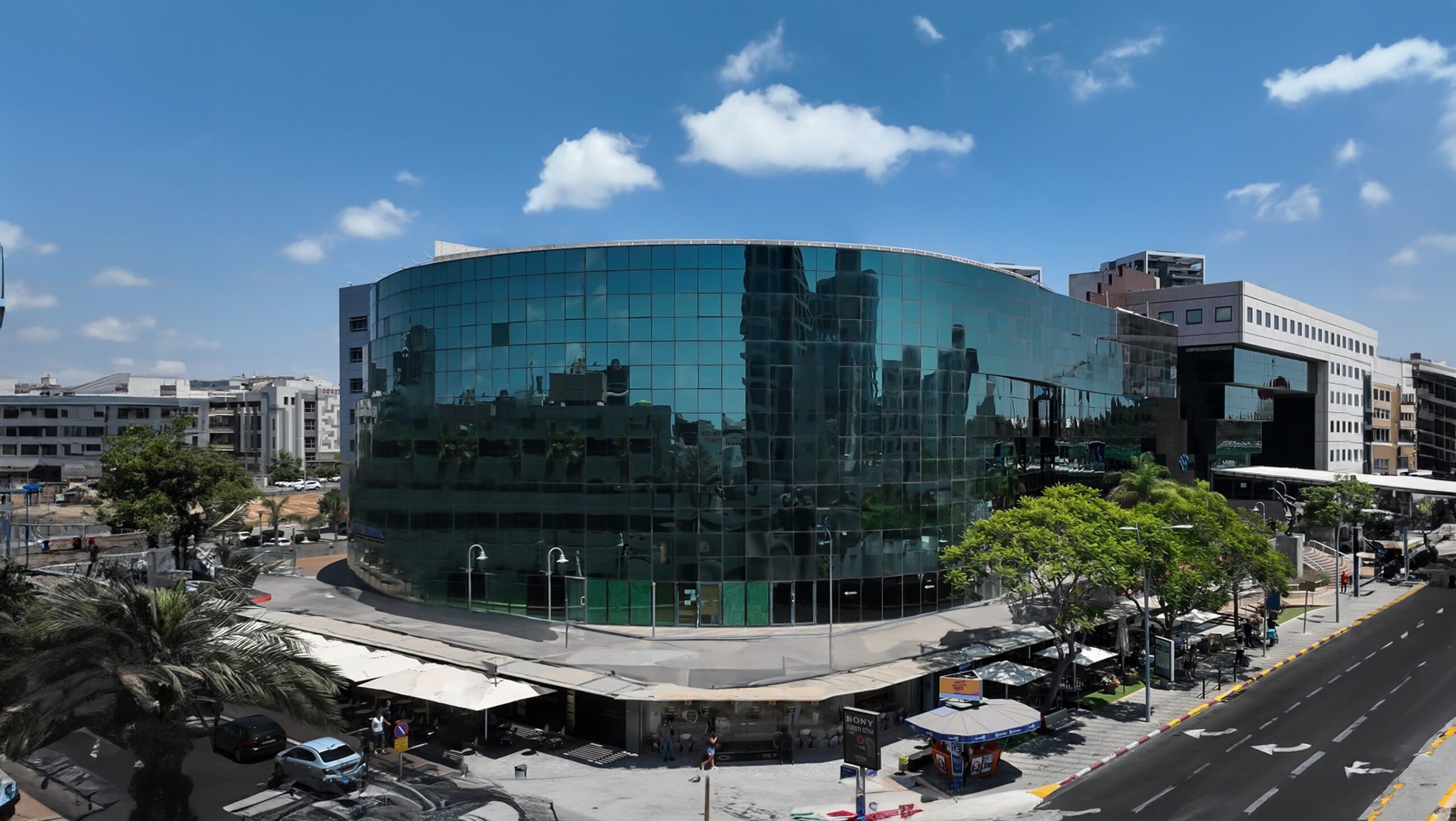 בניין מרכזים 2001