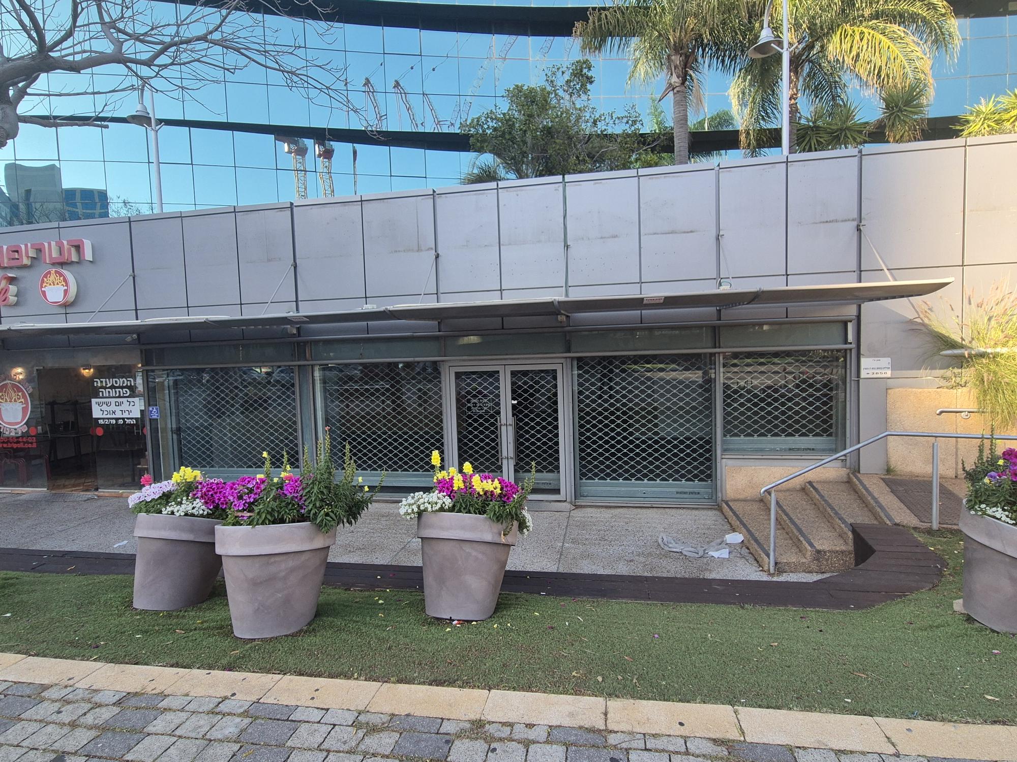 מרכזים 2001, חנות כ- 430 מ"ר ברוטו, קומת מסחר