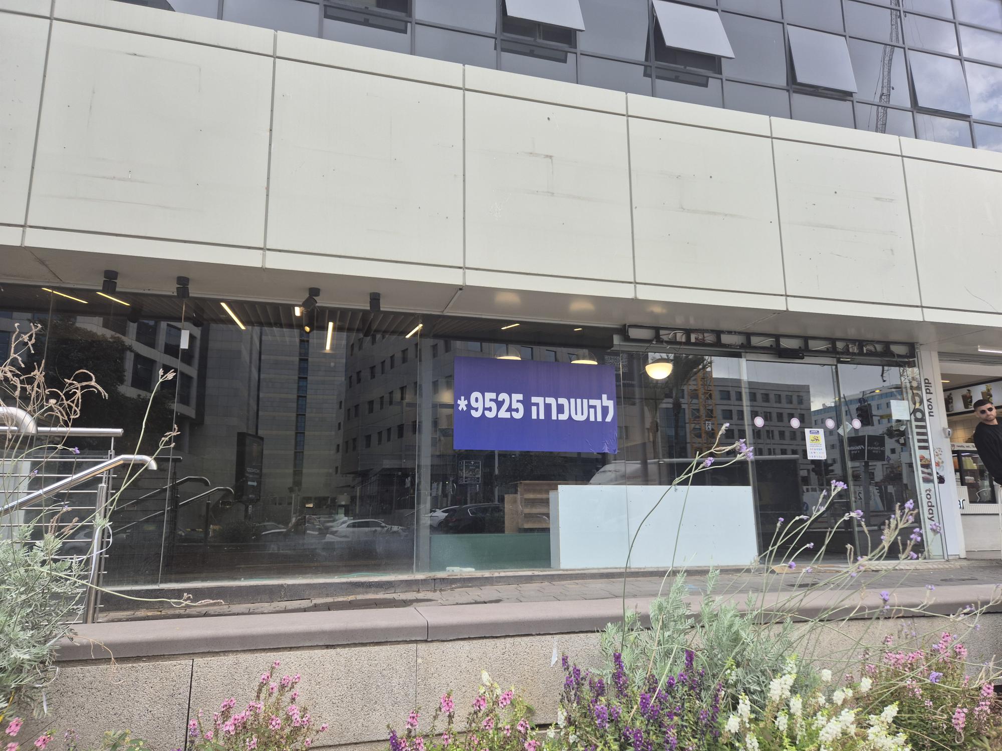 מרכזים 2000, חנות כ- 60 מ"ר ברוטו, קומת מסחר